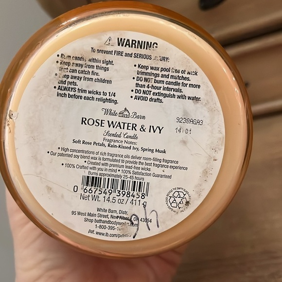 White Barn Candle in Jar “Rose Water & Ivy” New 14.5 oz - Picture 5 of 5